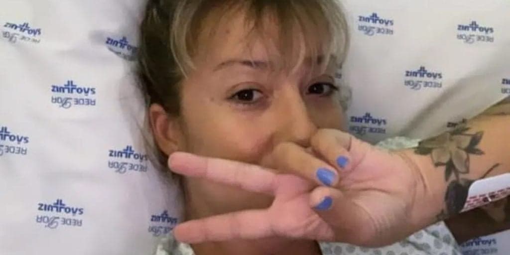 Atriz do SBT é internada às pressas na UTI com quadro de infecção grave que pode levar a morte
