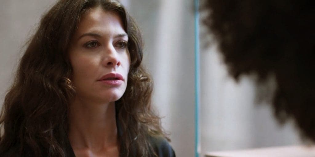 Um Lugar ao Sol: Bárbara pisa em Rebeca e expõe artimanha de Santiago