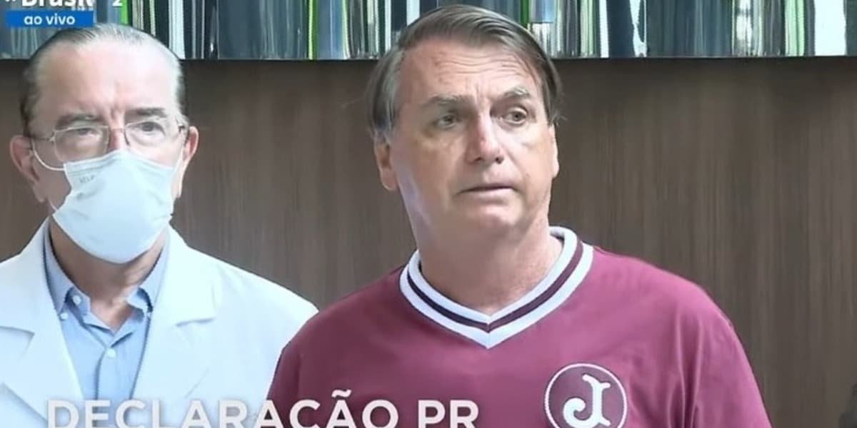 Bolsonaro durante coletiva de imprensa, após receber alta hospitalar - Foto: Reprodução Bolsonaro durante coletiva de imprensa, após receber alta hospitalar - Foto: Reprodução