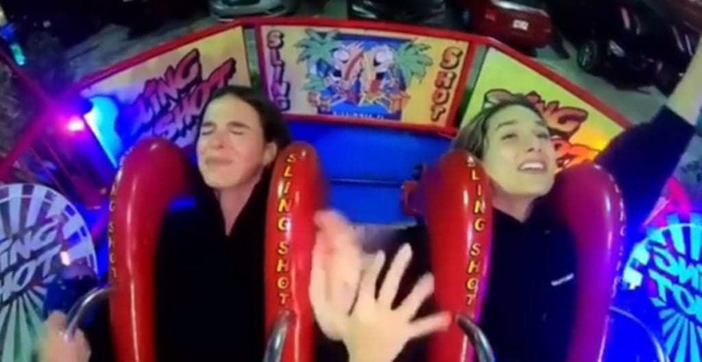 Sasha Meneghel e Bruna Marquezine vão para a Disney e vivem cena engraçada em brinquedo radical do parque