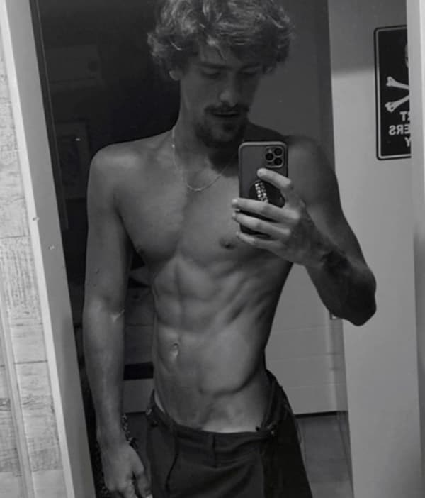 Bruno Montaleone exibe físico de deus grego nas redes socias (Reprodução/ Instagram) Bruno Montaleone exibe físico de deus grego nas redes socias (Reprodução/ Instagram)