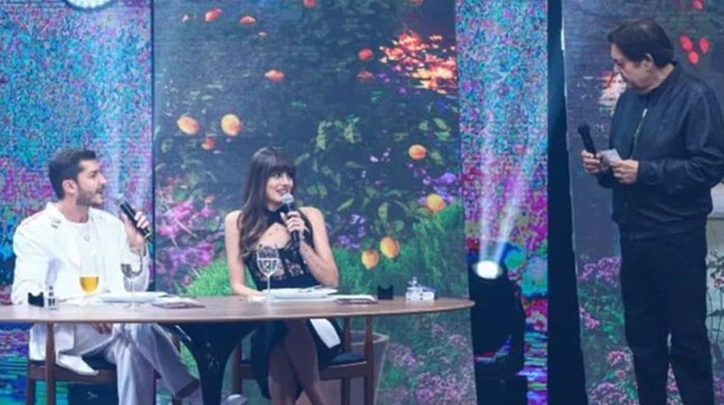 Camila Queiroz vai no "Faustão na Band", fala da Globo e chuta o balde sobre Angel: "Exausta"