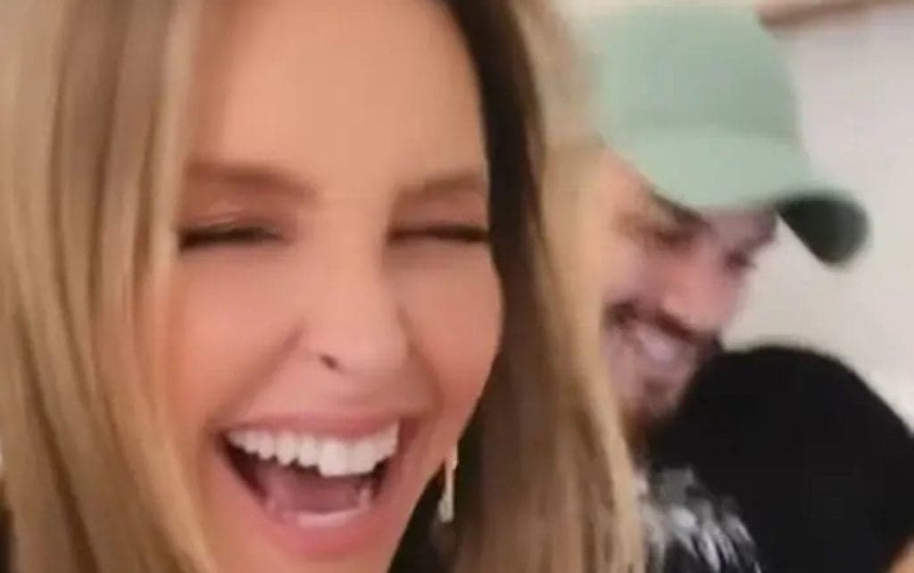 Carla Diaz racha o bico com o namorado Felipe Becari após repercussão do gel íntimo vazado em video