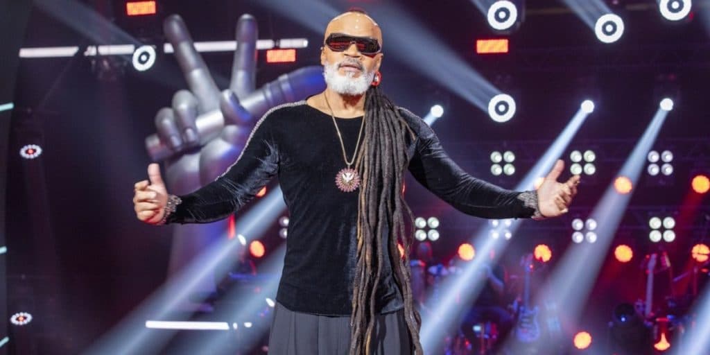 Após demissão polêmica da Globo, Carlinhos Brown detona a real: "O coração está mais feliz"