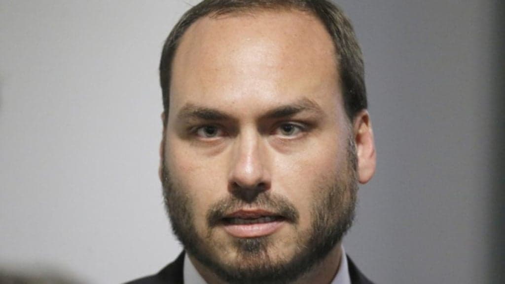 Filho do Presidente, Carlos Bolsonaro ataca Globo e pede cancelamento do BBB22