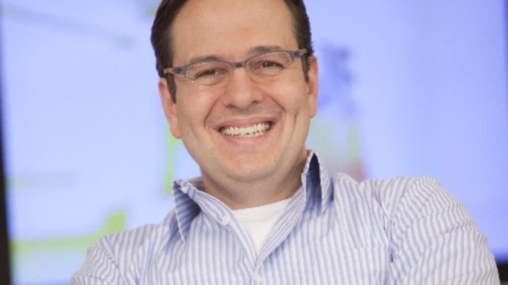 Celso Zucatelli tem nova chance na Record TV apresentando dominical que baterá de frente com concorrência