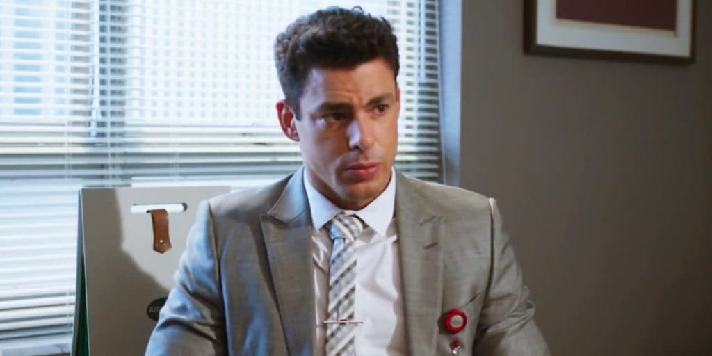 Descoberta, plano maligno e aviso: Christian recebe alerta em Um Lugar ao Sol, após flagrante