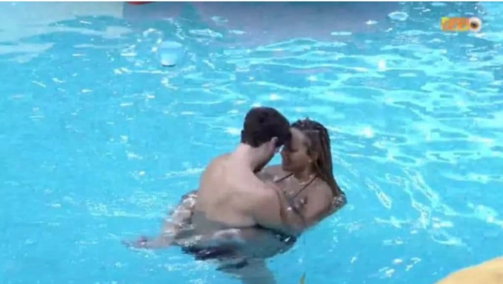 BBB22: Clima esquenta entre Lucas e Natália na piscina; Assista