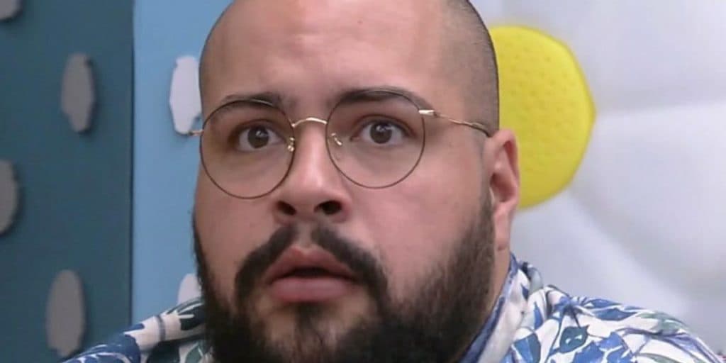 BBB22: Tiago Abravanel cita assunto proibido no reality e leva esporro daqueles da produção