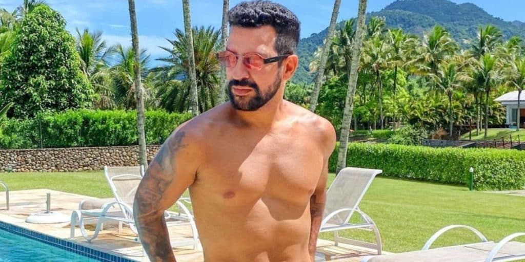 Vazou! Dennis DJ surge peladão nas redes sociais