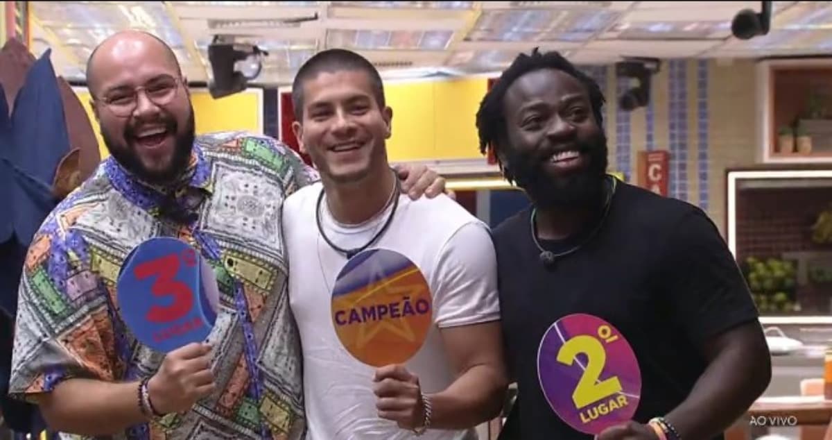 O pódio de Arthur foi entre Douglas e Tiago (Foto: Reprodução / Globoplay)