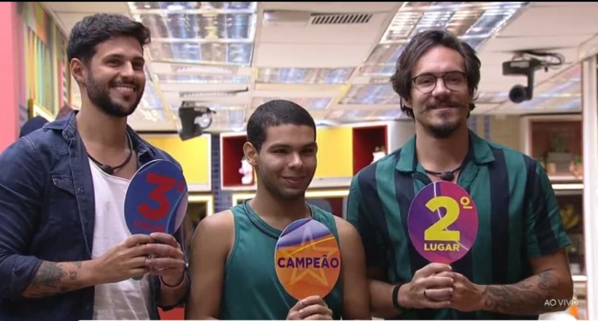 O pódio de Vyni foi entre Rodrigo e Eliezer (Foto: Reprodução / Globoplay)