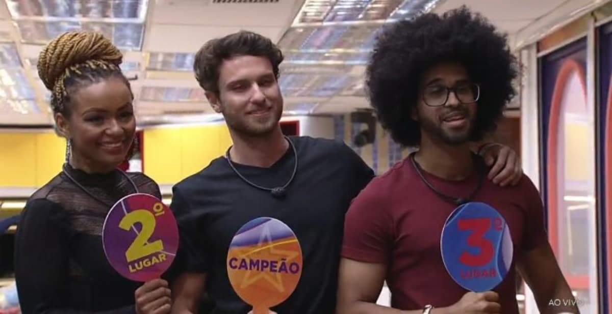 O pódio de Lucas foi entre Natália e Luciano (Foto: Reprodução / Globoplay)