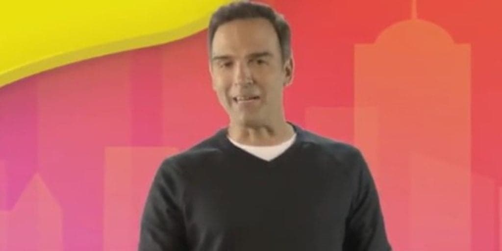 Tadeu Schmidt estreia como apresentador do BBB em primeira chamada e anuncia novidades: "No comando''