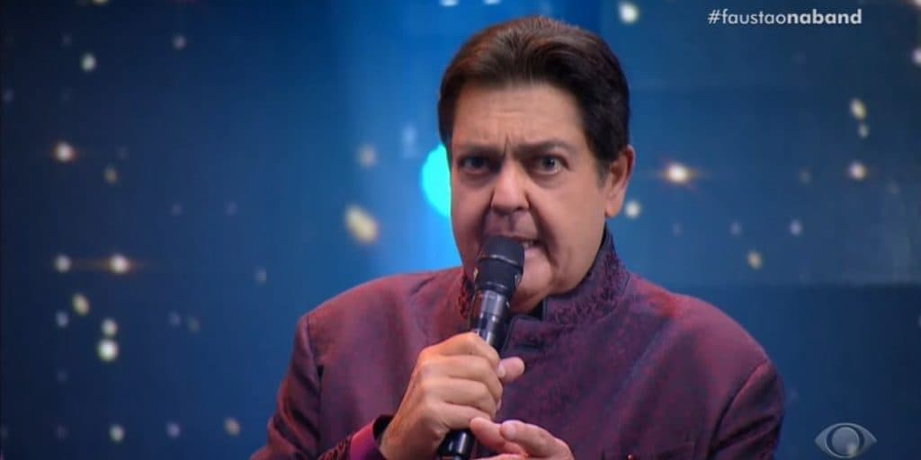 Faustão, após estrear na Band, expõe doença aos 71 anos e emite comunicado: "Hospitalizado"