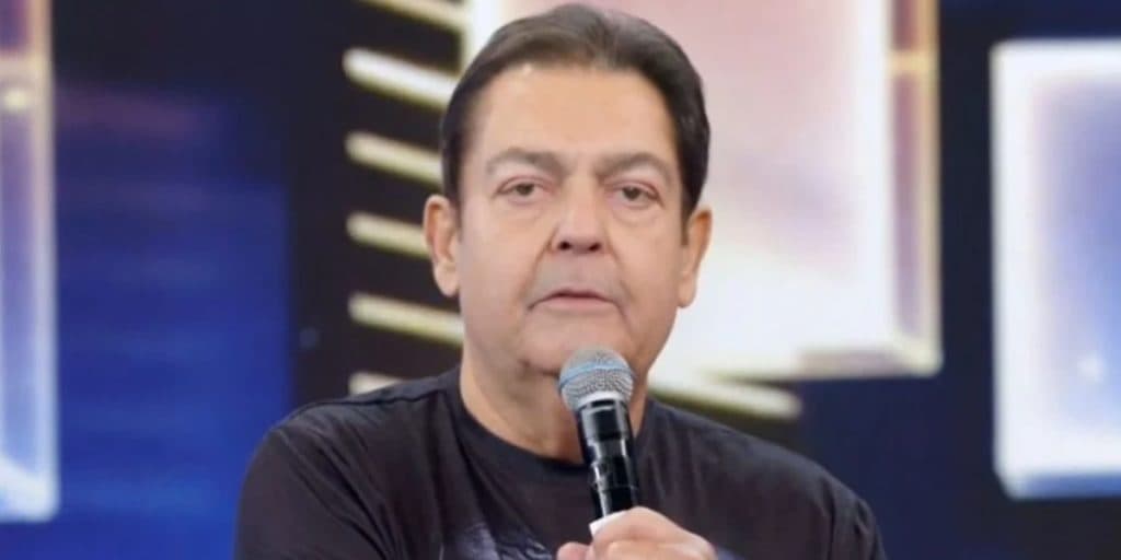 Faustão quebra protocolo na Band, detona Globo às câmeras e explode de ódio com descoberta: "Ô loco meu"