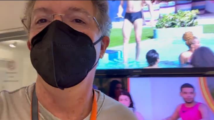 Boninho mostra Pipocas do BBB22 (Foto: Reprodução / Internet)