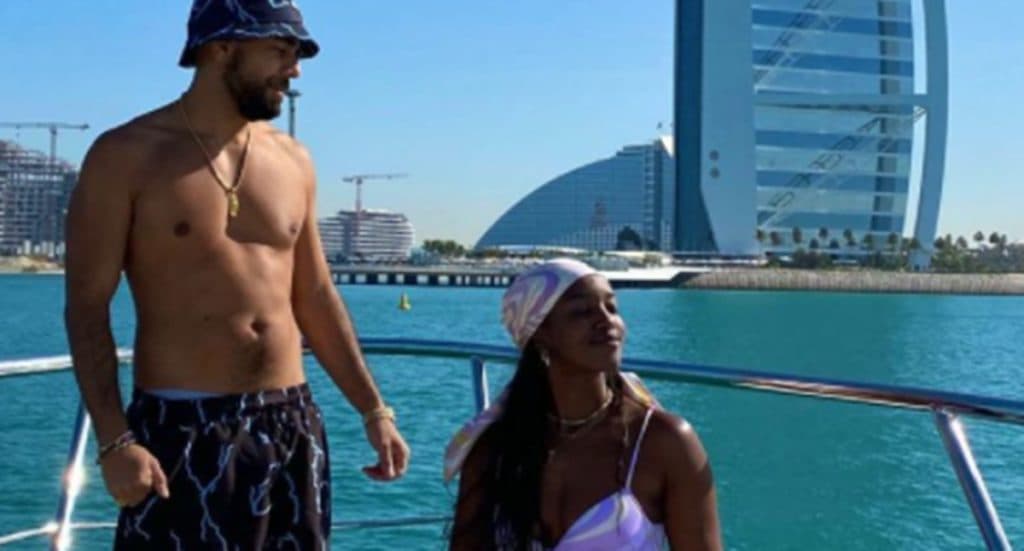 IZA ostenta boa forma e curte férias em Dubai com o maridão gato