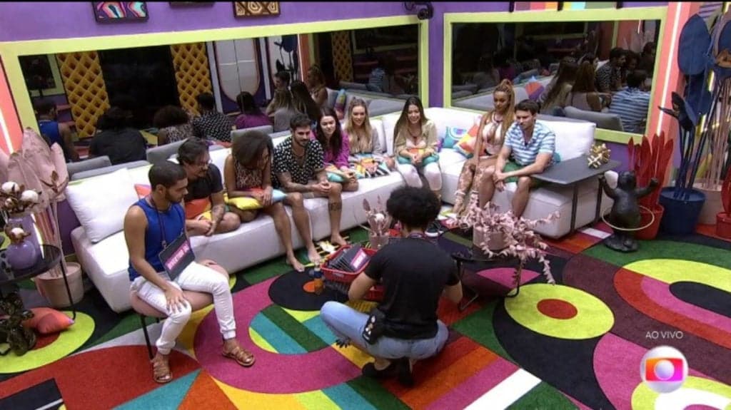 Ofender a TV Globo enquanto confinado no BBB22 gera uma punição gravíssima e perda de 'estalecas'
