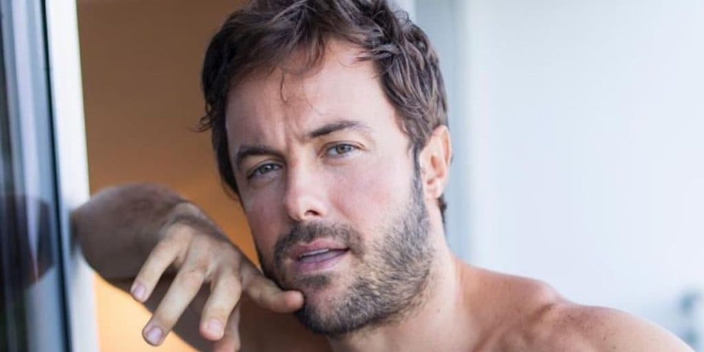 Vampiro materno? Kayky Brito bebe leite da esposa e tem reação imediata: "Melhor alimento"