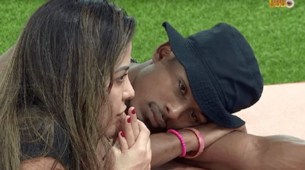 BBB22: Enquanto Jade descarta relacionamento, Paulo André conversa deitadinho com Laís