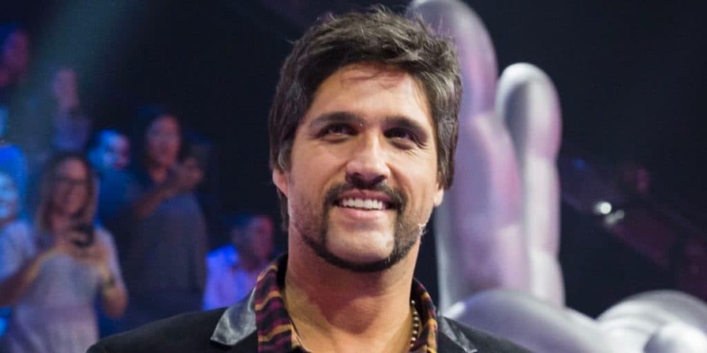 Léo Chaves assume romance, revela com quem está namorando e deixa público chocado: "Declaração"