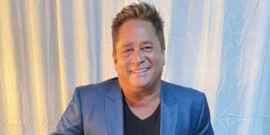Leonardo tem vídeo exposto agarrado com mulher