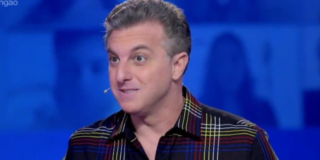 Luciano Huck passa por mudança radical, surge irreconhecível aos 50 anos e choca: "Quem é?"