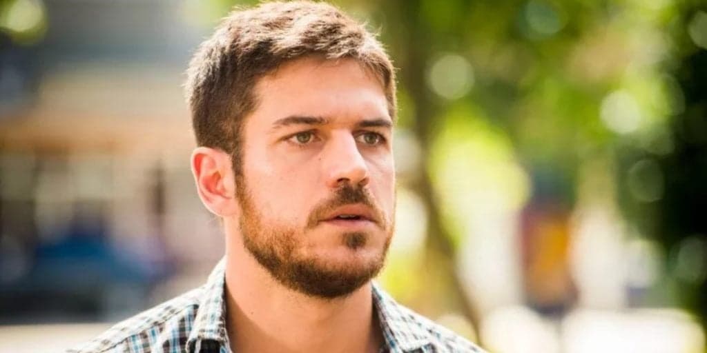 Marco Pigossi assume relacionamento com cineasta