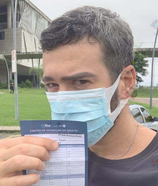 Marcos Veras mostra que tomou a terceira dose (Reprodução/ Instagram) Marcos Veras mostra que tomou a terceira dose (Reprodução/ Instagram)