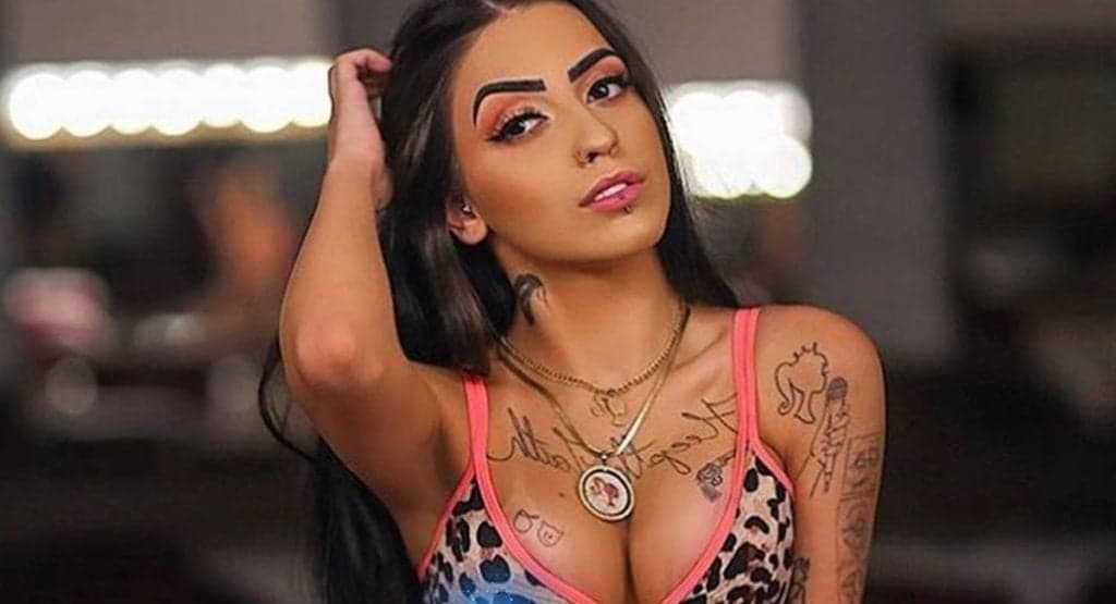 MC Mirella divulga conta no OnlyFans de forma ousada