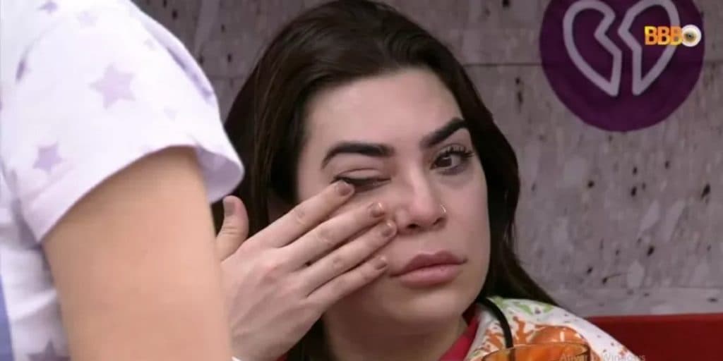 BBB22: Naiara Azevedo fica abatida, tem crise terrível de choro e cogita ficar fora de festa