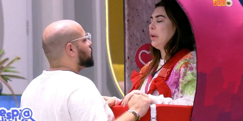 Cancelada, Naiara Azevedo tem crise, cai no choro e precisa ser amparada no BBB22