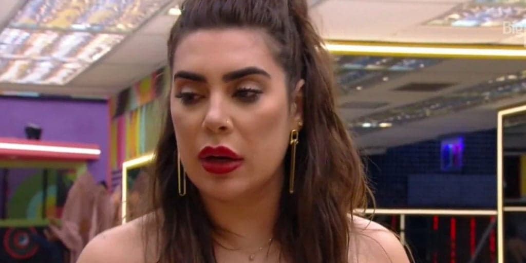 Naiara Azevedo flagra sisters fofocando e falando mal dela ao entrar no quarto do BBB22: "Vai ficar aí"