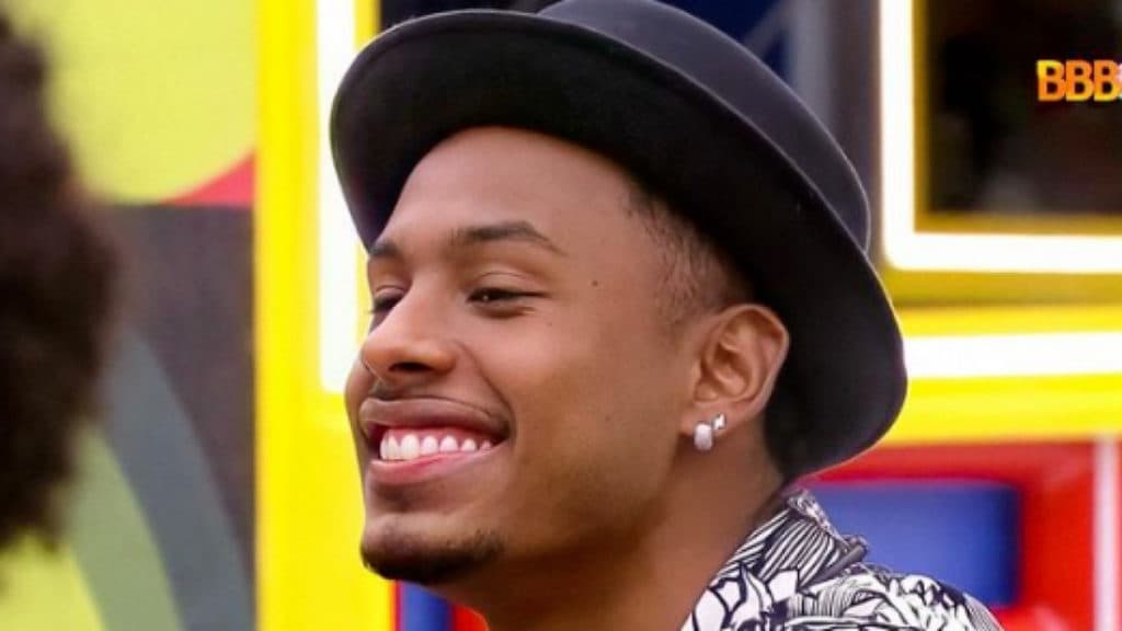 BBB22: "Vai viajar com essa mala?", Volume na cueca branca de Paulo André chama atenção; Veja