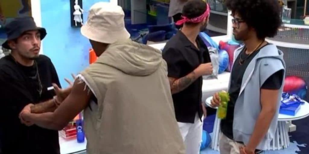 BBB22: Pedro Scooby se desentende com Paulo André e discutem: "Comprou uma briga''
