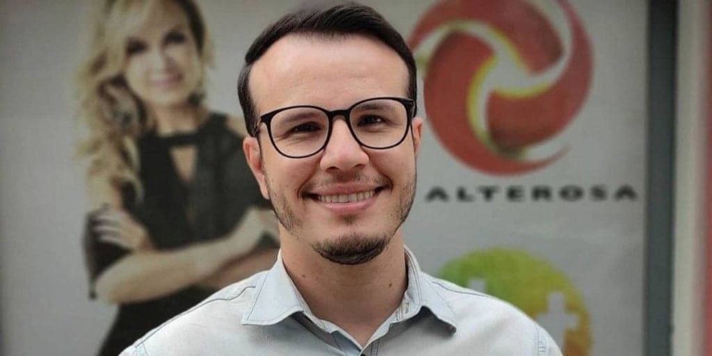 Após parada cardíaca ao vivo, apresentador do SBT tem desfecho em UTI de hospital e notícia é confirmada