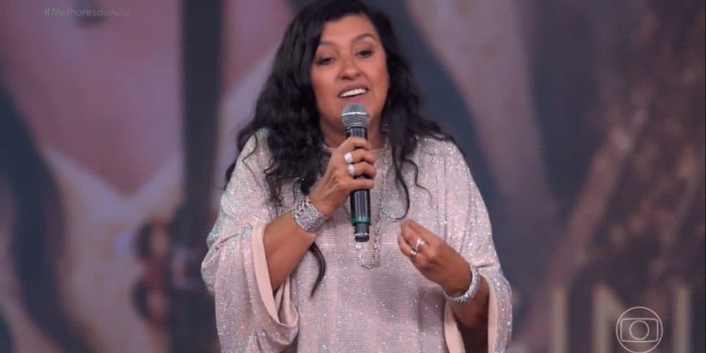 Regina Casé dedica prêmio de 'Melhor Atriz' para mulher e se declara: "Ela criou"