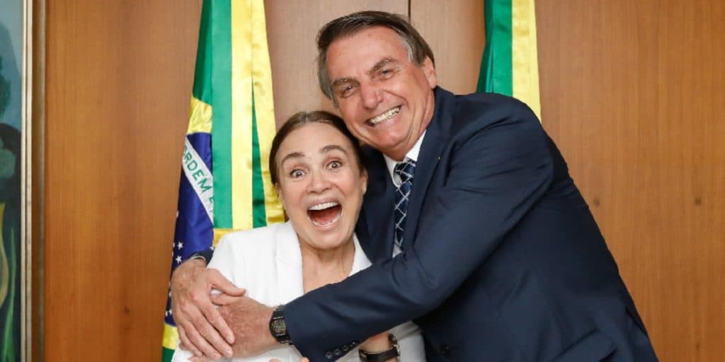 Regina Duarte junta Bolsonaro a Jesus Cristo, detona em recado e fala do encontro dos dois: "É vero"