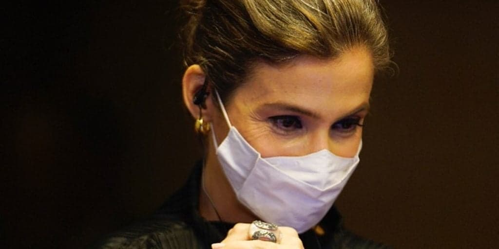Doente, Renata Vasconcellos expõe a própria mãe, diz o pensa e escancara pela 1ª vez: “Longe”