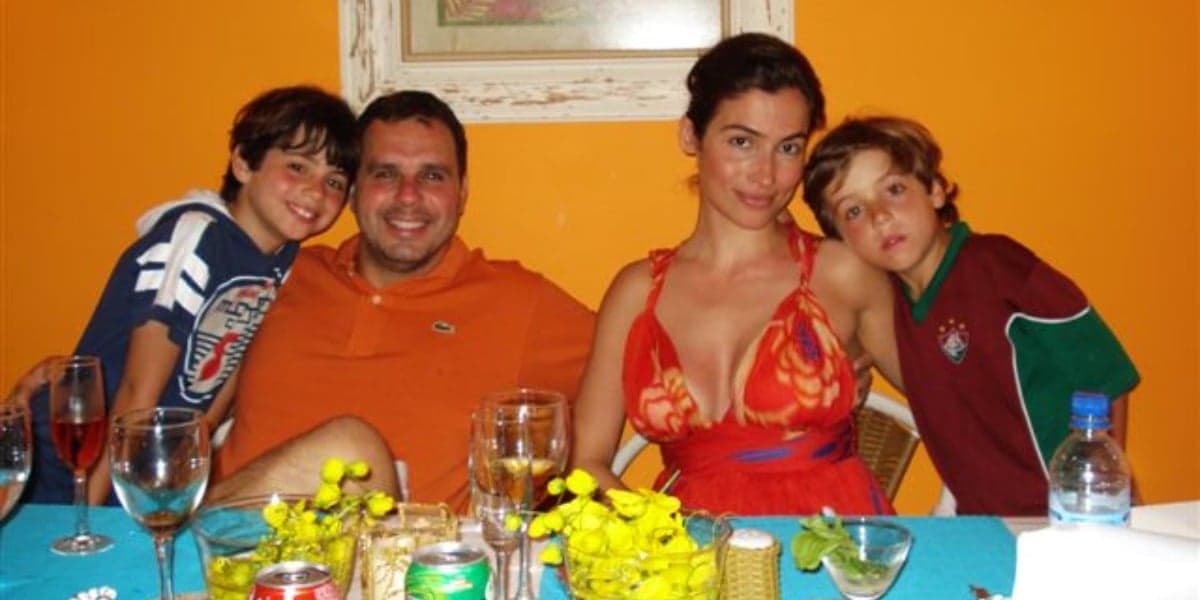 Renata Vasconcellos com Haroldo Mac Dowell e os filhos, na época em que eles eram casados (Foto: Reprodução)