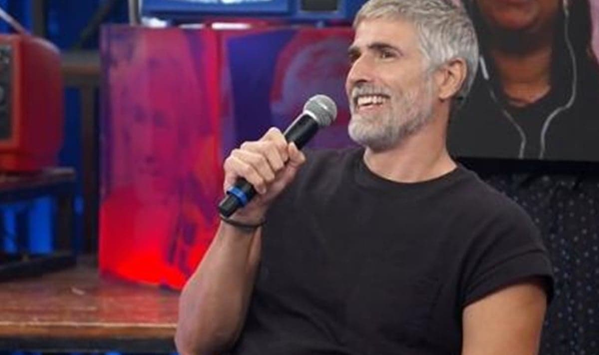 Reynaldo Gianecchini expõe os bastidores de novela no "Altas Horas" Reynaldo Gianecchini expõe os bastidores de novela no "Altas Horas"