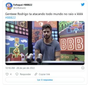 Rodrigo no Raio-X falou mal dos colegas do BBB22 (Foto: Reprodução / Globoplay)