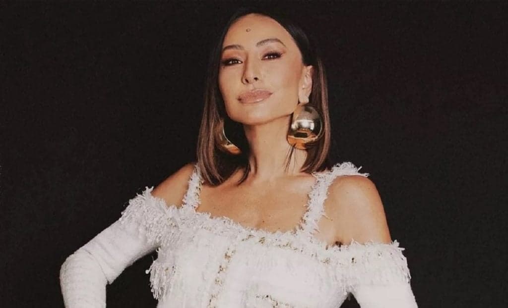 Globo anuncia Sabrina Sato como nova contratada e deixa a Record enfurecida: "Não poderiam"