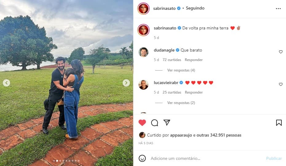 Sabrina Sato posa com a família (Foto: Reprodução) Sabrina Sato posa com a família (Foto: Reprodução)