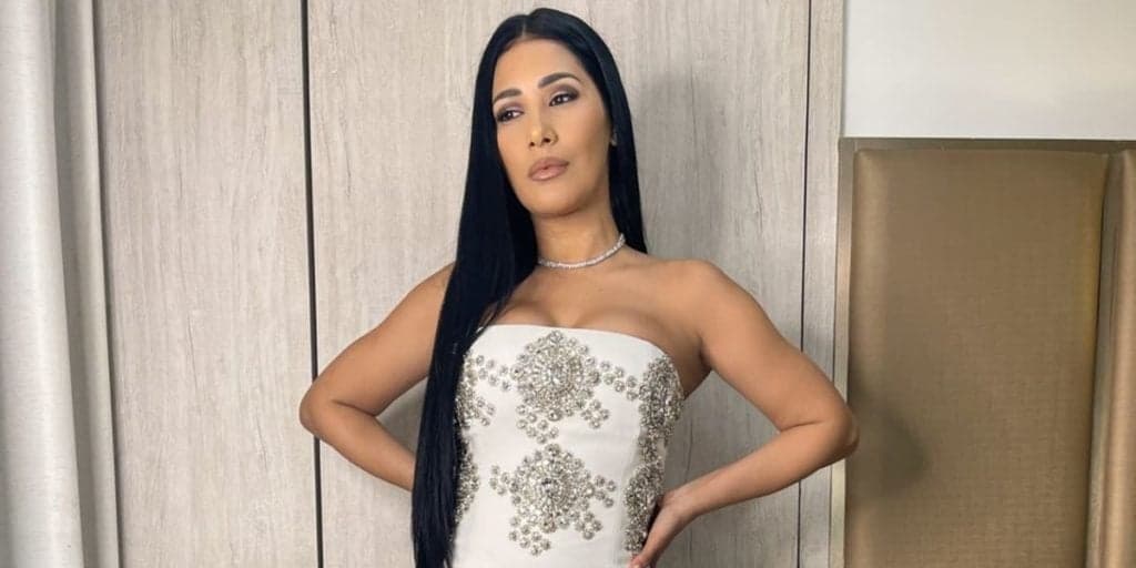Simaria escandaliza com roupa transparente, exibe boa forma e leva marmanjos ao delírio: "Arriegua"