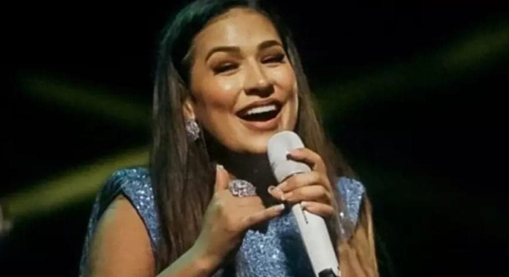 Simone esquece letra de canção de sucesso da dupla e pede ajuda a irmã Simaria: "Dois anos sem cantar!"
