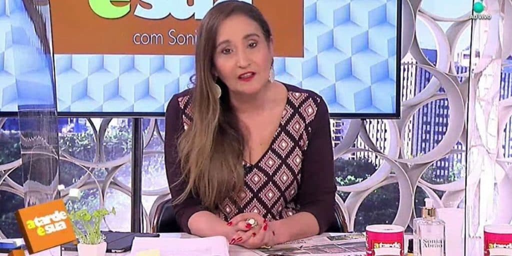 Sonia Abrão desaba aos prantos ao vivo, perde a voz e até diretor recebe pedido de dor: "Não consigo"