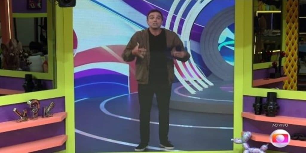 Tadeu Schmidt fica nervoso, dá bronca no elenco do BBB22 logo na estreia e expõe participante ao vivo: “Não pode”