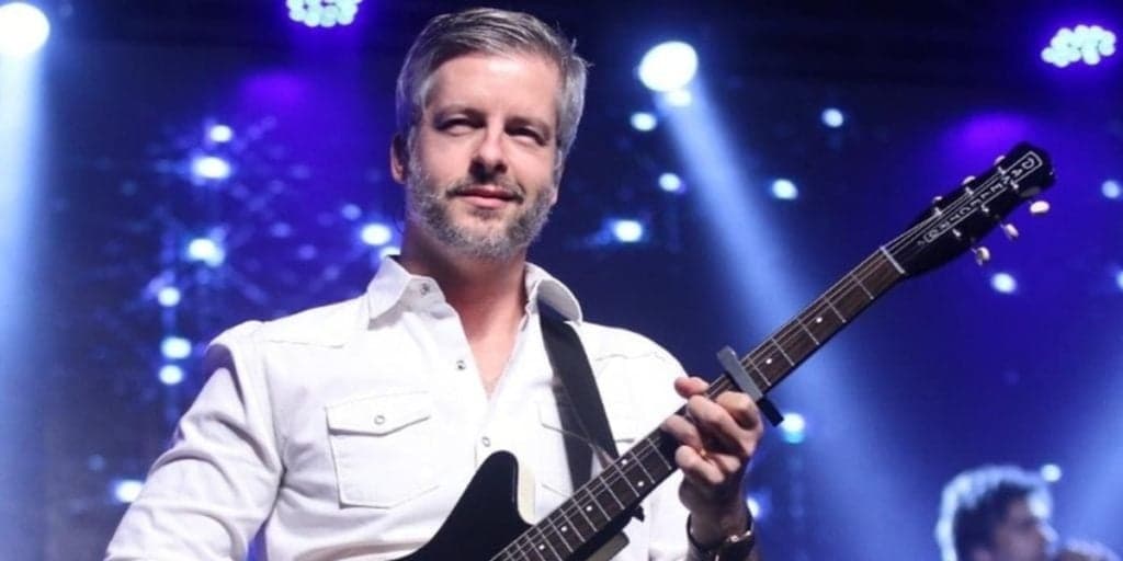 Ambulante humilhado por Victor Chaves expõe no Domingo Espetacular o que sertanejo fez com ele